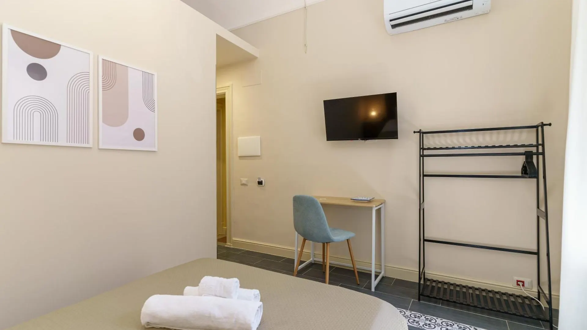 La Finestra Sul Duomo Bed & Breakfast Catania 0*,